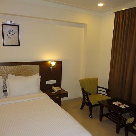 Hotel Budhil Park Visákhapatnam Kültér fotó