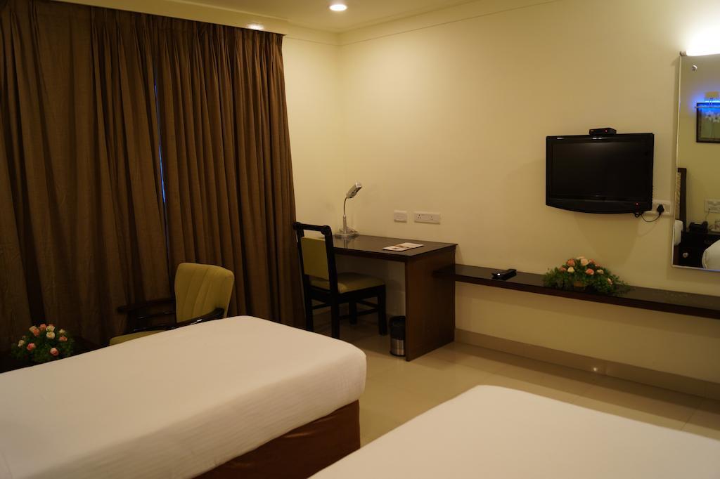 Hotel Budhil Park Visákhapatnam Kültér fotó