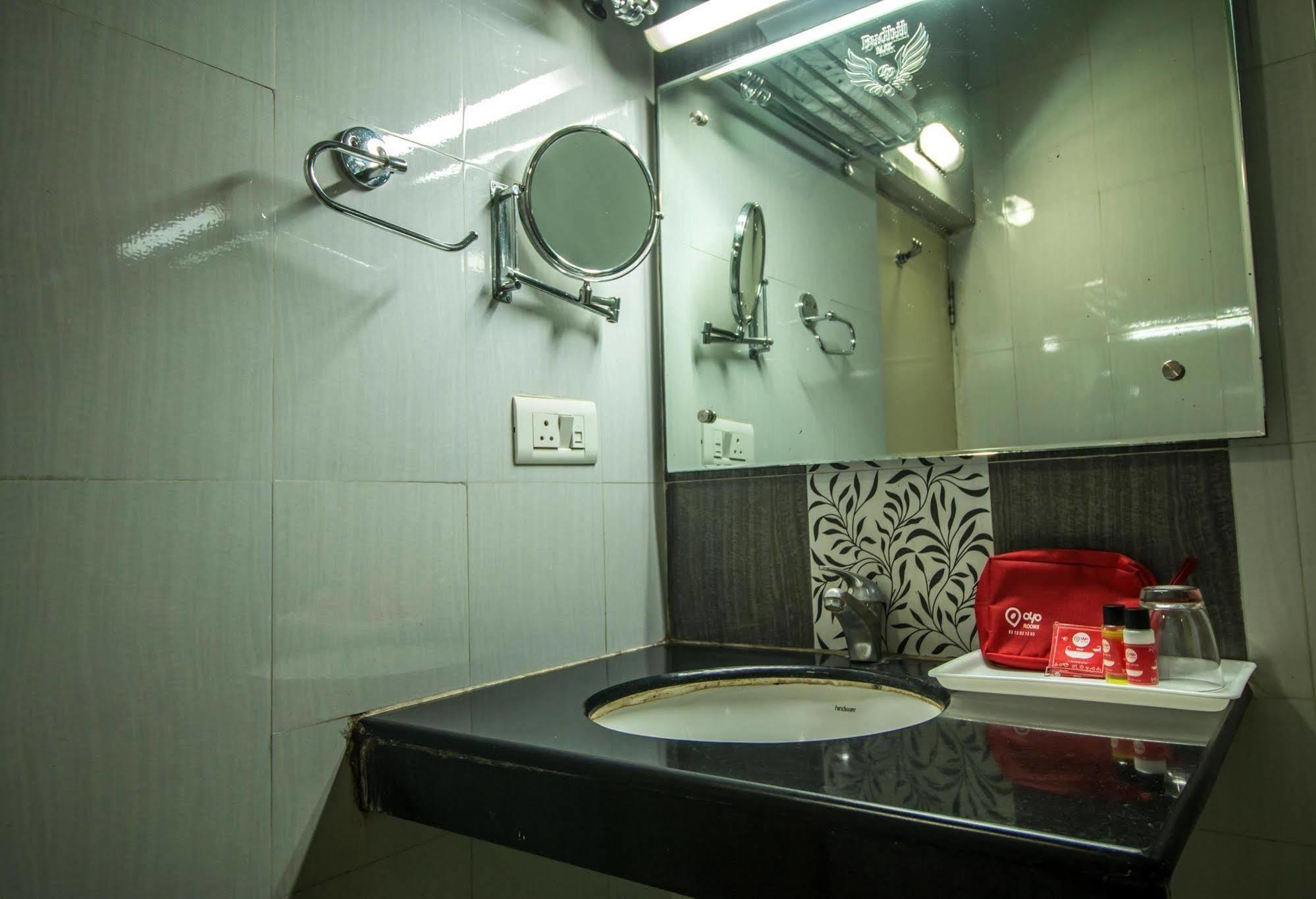 Hotel Budhil Park Visákhapatnam Kültér fotó