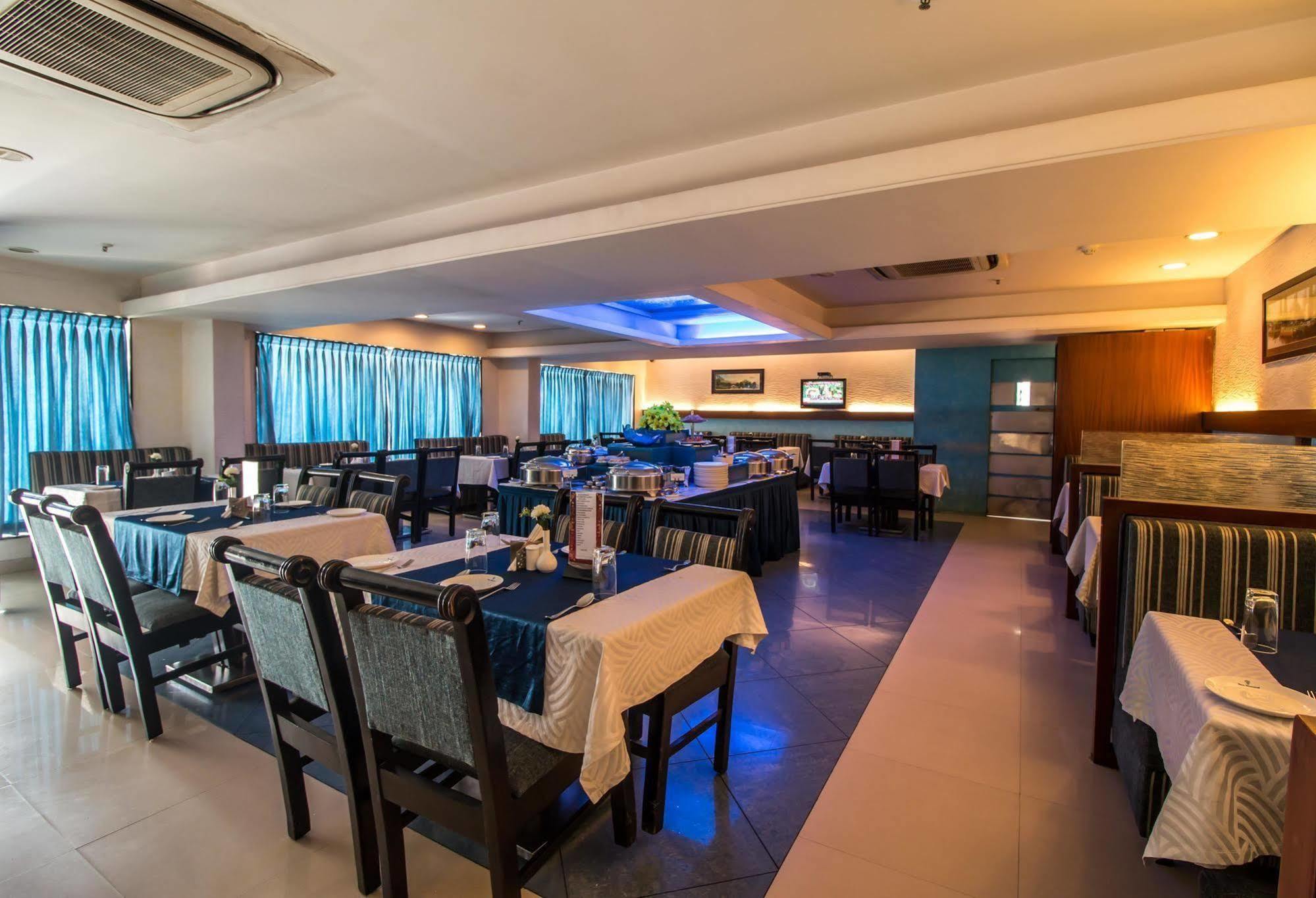 Hotel Budhil Park Visákhapatnam Kültér fotó