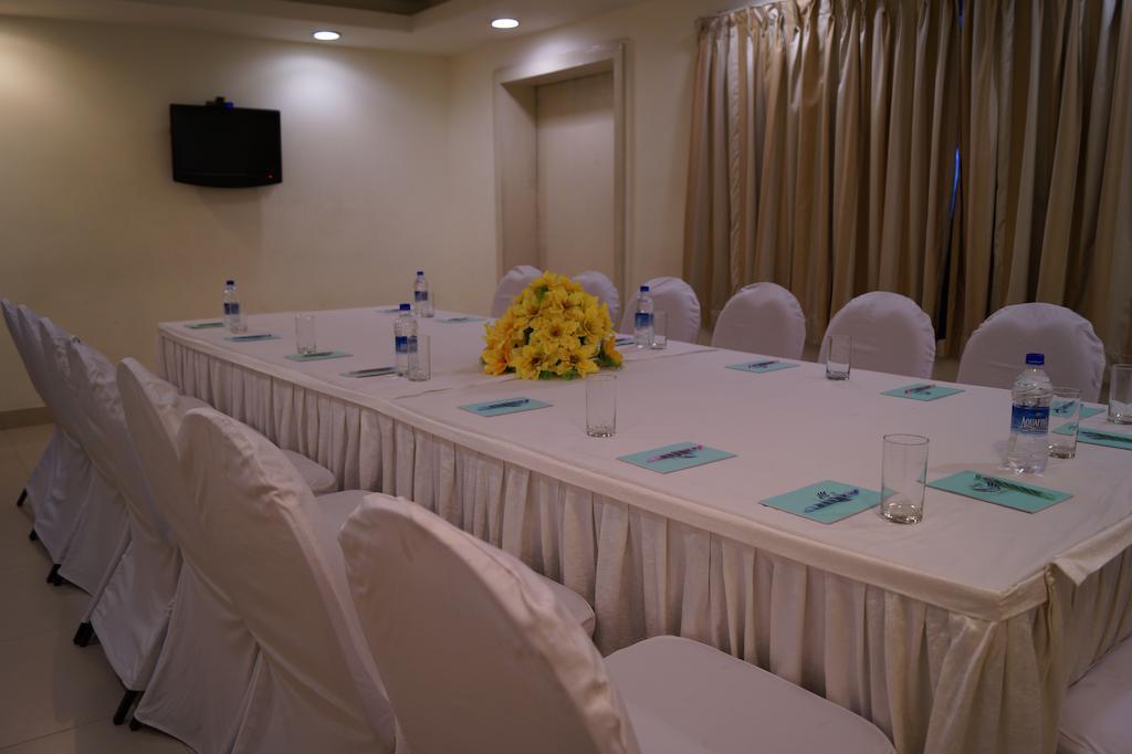 Hotel Budhil Park Visákhapatnam Kültér fotó