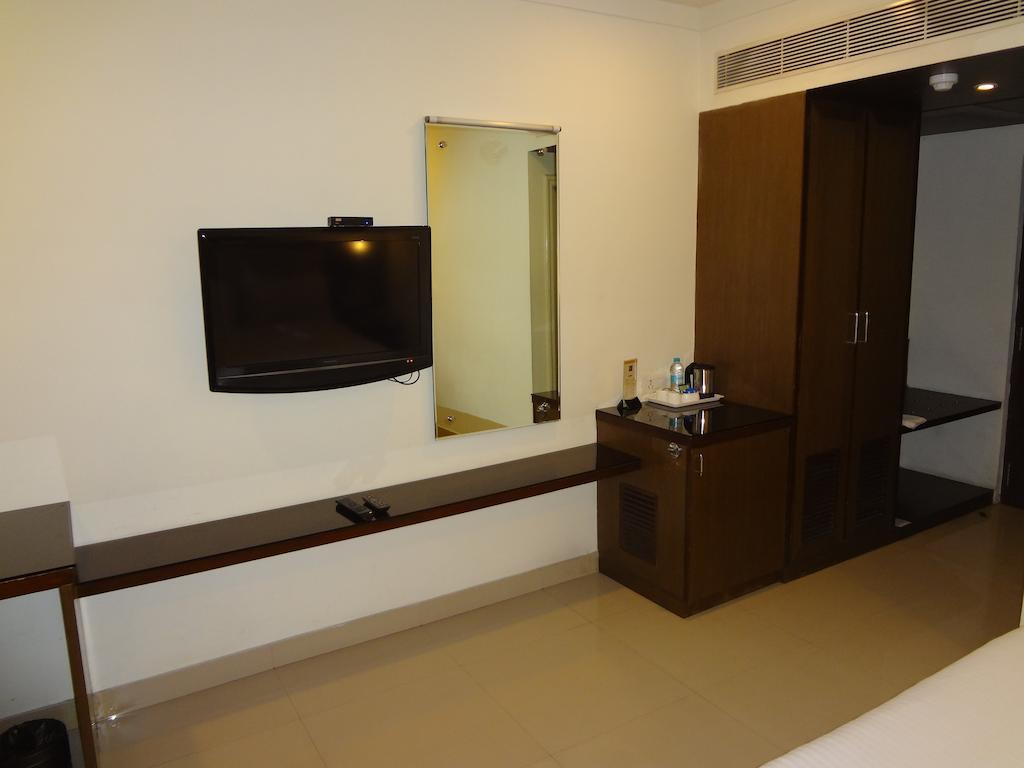 Hotel Budhil Park Visákhapatnam Kültér fotó