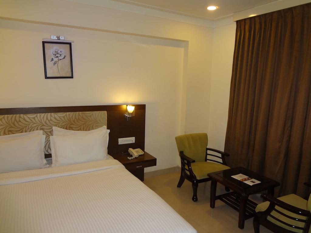 Hotel Budhil Park Visákhapatnam Kültér fotó