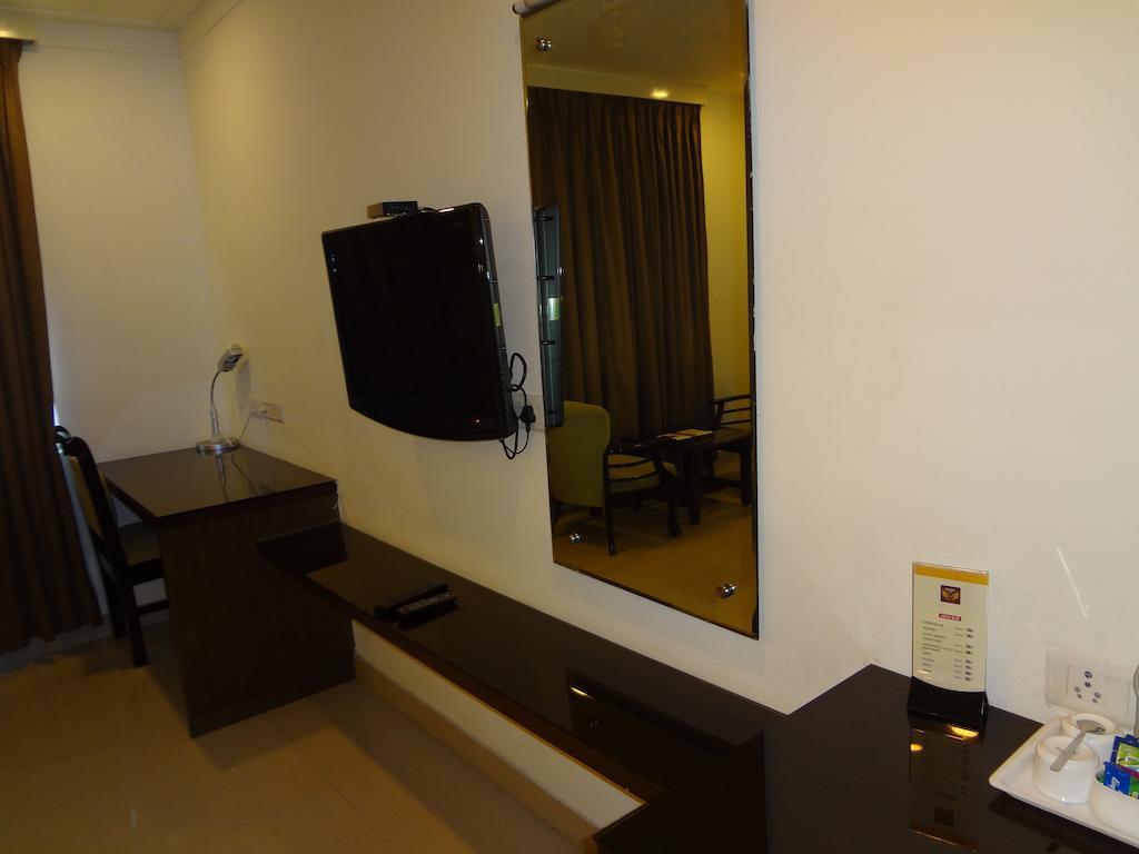 Hotel Budhil Park Visákhapatnam Kültér fotó