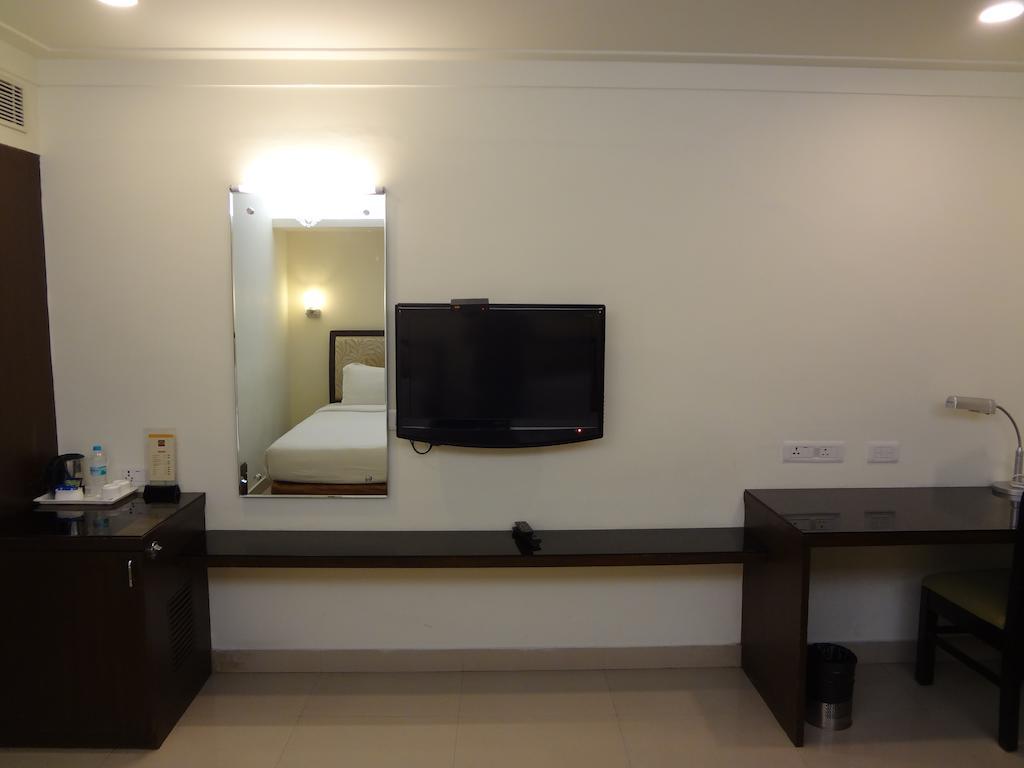 Hotel Budhil Park Visákhapatnam Kültér fotó