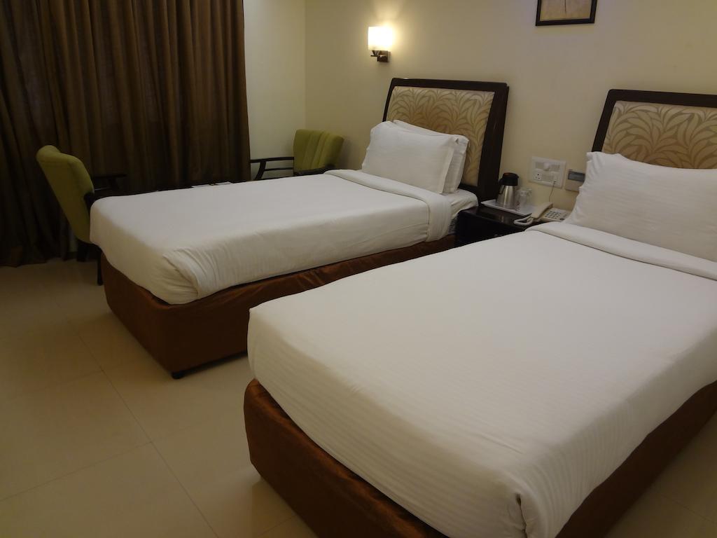 Hotel Budhil Park Visákhapatnam Kültér fotó