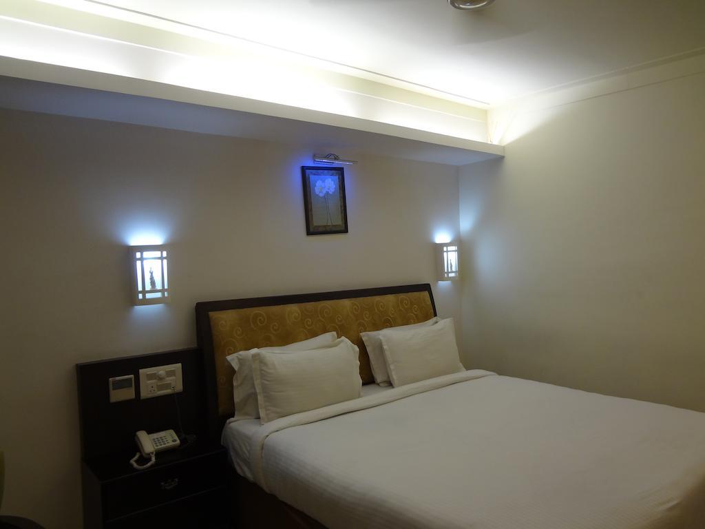 Hotel Budhil Park Visákhapatnam Kültér fotó