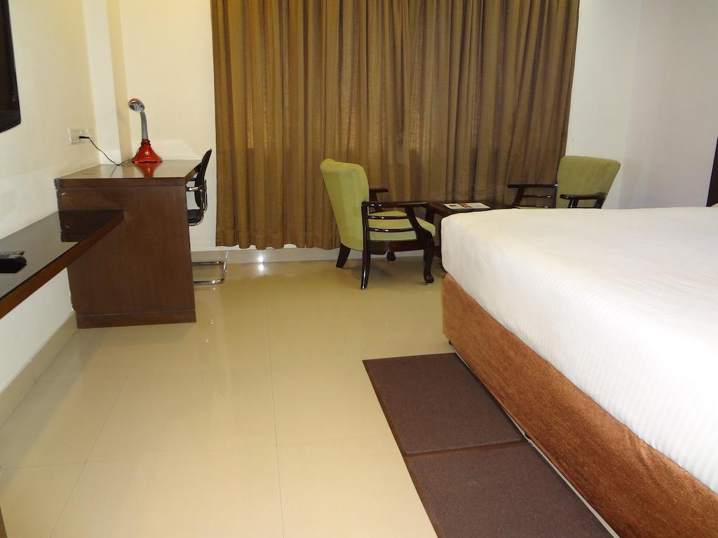 Hotel Budhil Park Visákhapatnam Kültér fotó