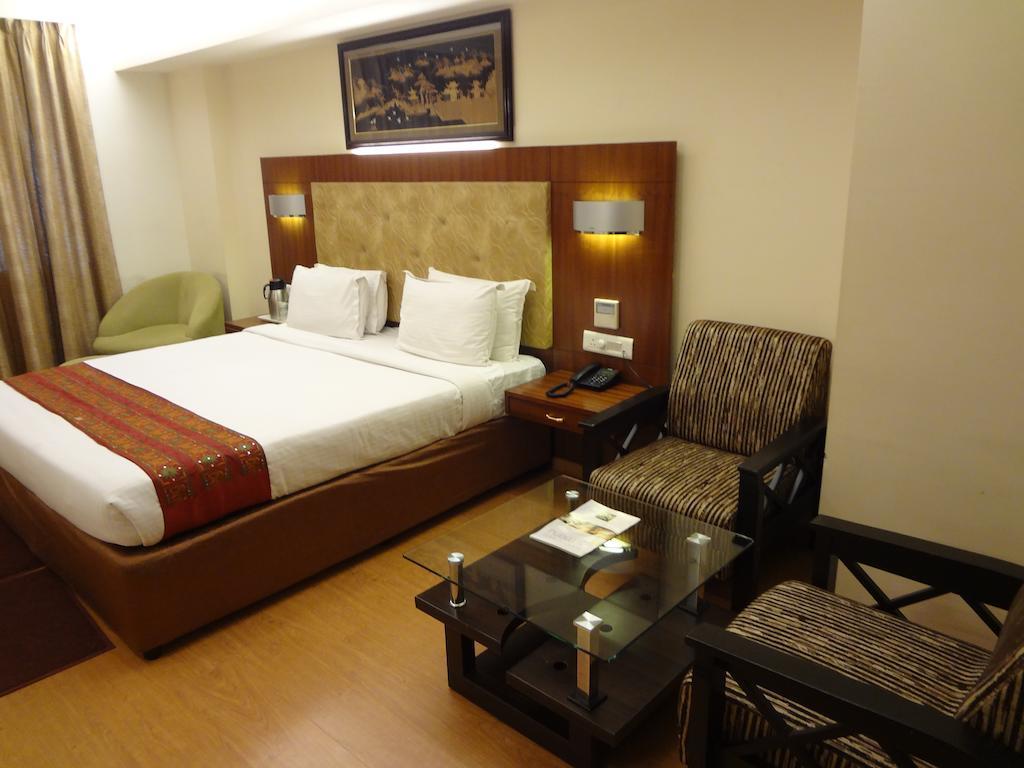 Hotel Budhil Park Visákhapatnam Kültér fotó