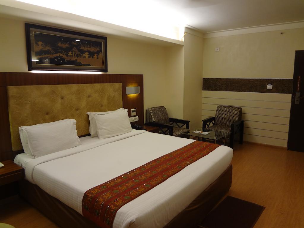 Hotel Budhil Park Visákhapatnam Kültér fotó